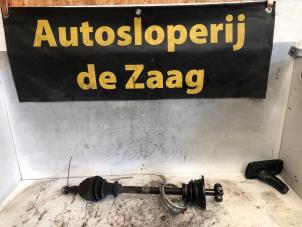 Used Front drive shaft, left Renault Clio II (BB/CB) 1.4 16V Si Price € 35,00 Margin scheme offered by Autodemontage de Zaag