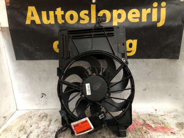Gebrauchte Kühlerventilator Ford Focus 3 1.0 Ti-VCT EcoBoost 12V 125 Preis € 35,00 Margenregelung angeboten von Autodemontage de Zaag