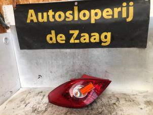 Używane Tylne swiatlo pozycyjne lewe Opel Corsa D 1.2 16V Cena € 30,00 Procedura marży oferowane przez Autodemontage de Zaag