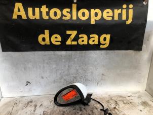 Używane Lusterko zewnetrzne lewe Opel Corsa D 1.2 16V Cena € 40,00 Procedura marży oferowane przez Autodemontage de Zaag