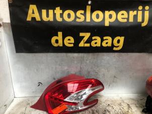 Używane Tylne swiatlo pozycyjne prawe Peugeot 208 I (CA/CC/CK/CL) 1.6 Vti 16V Cena € 45,00 Procedura marży oferowane przez Autodemontage de Zaag
