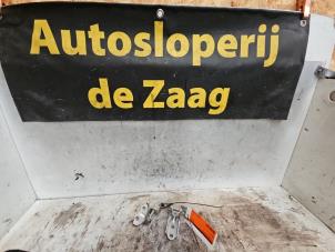 Używane Zawias drzwi prawych tylnych Kia Picanto (TA) 1.0 12V Cena € 20,00 Procedura marży oferowane przez Autodemontage de Zaag