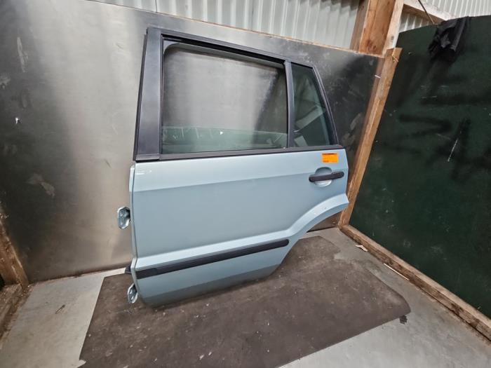 Rear door 4-door, left from a Ford Fusion 1.6 16V 2003