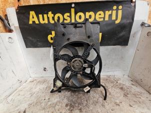 Usados Ventilador de radiador Opel Adam 1.2 16V Precio € 30,00 Norma de margen ofrecido por Autodemontage de Zaag