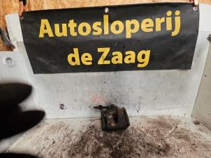 Używane Zacisk hamulcowy prawy przód Opel Adam 1.2 16V Cena € 30,00 Procedura marży oferowane przez Autodemontage de Zaag