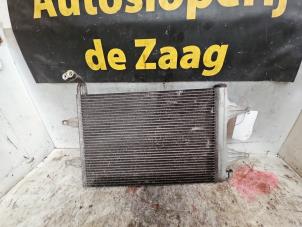 Usados Radiador de aire acondicionado Volkswagen Polo IV (9N1/2/3) 1.2 Precio € 37,00 Norma de margen ofrecido por Autodemontage de Zaag