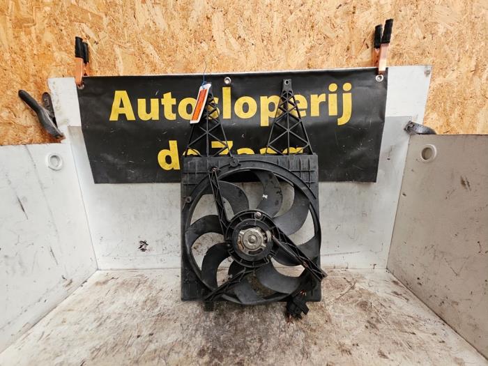 Gebrauchte Kühlerventilator Volkswagen Polo IV (9N1/2/3) 1.2 Preis € 35,00 Margenregelung angeboten von Autodemontage de Zaag