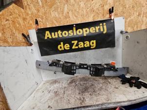 Usagé Cadre pare-chocs avant Opel Astra H (L48) 1.4 16V Twinport Prix € 40,00 Règlement à la marge proposé par Autodemontage de Zaag