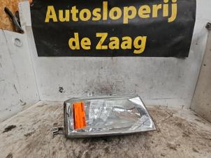 Used Headlight, right Skoda Octavia Combi (1U5) 1.6 Price € 45,00 Margin scheme offered by Autodemontage de Zaag