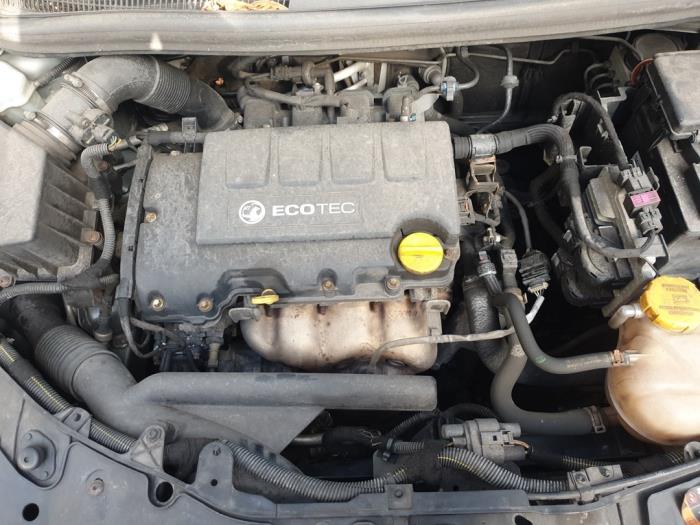 Engine from a Opel Corsa D 1.4 16V Twinport 2014