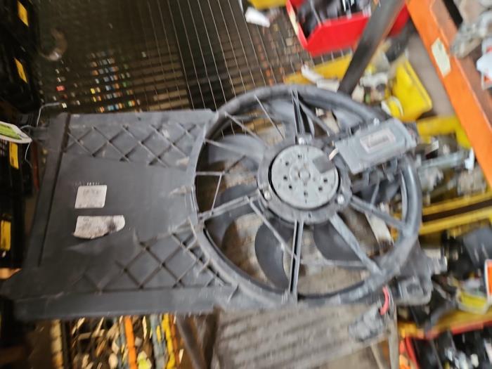 Gebrauchte Kühlerventilator Ford Focus C-Max 1.8 16V Preis € 25,00 Margenregelung angeboten von Autodemontage de Zaag