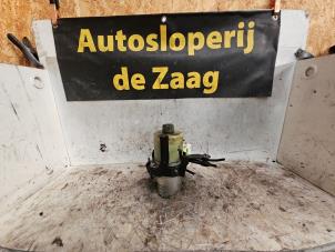 Used Power steering pump Volkswagen Polo IV (9N1/2/3) 1.2 12V Price € 90,00 Margin scheme offered by Autodemontage de Zaag