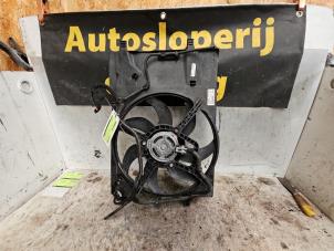 Usados Ventilador de radiador Opel Corsa D 1.2 16V Precio € 30,00 Norma de margen ofrecido por Autodemontage de Zaag
