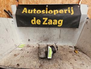 Usagé Pompe clim Opel Astra H (L48) 1.6 16V Twinport Prix € 100,00 Règlement à la marge proposé par Autodemontage de Zaag