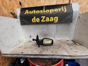 Used Wing mirror, right Renault Clio III (BR/CR) 1.2 16V 75 Price € 30,00 Margin scheme offered by Autodemontage de Zaag