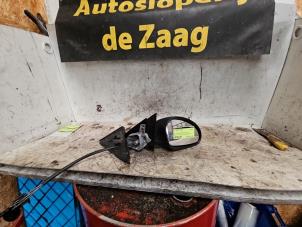 Używane Lusterko zewnetrzne prawe Seat Ibiza III (6L1) 1.4 16V 75 Cena € 30,00 Procedura marży oferowane przez Autodemontage de Zaag