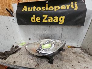 Used Headlight, right Peugeot 107 1.0 12V Price € 45,00 Margin scheme offered by Autodemontage de Zaag