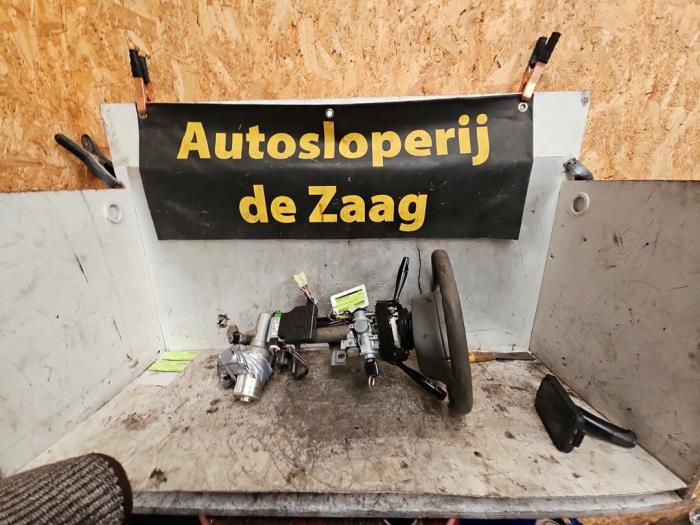 Usagé Pompe de direction Suzuki Alto (RF410) 1.1 16V Prix € 50,00 Règlement à la marge proposé par Autodemontage de Zaag