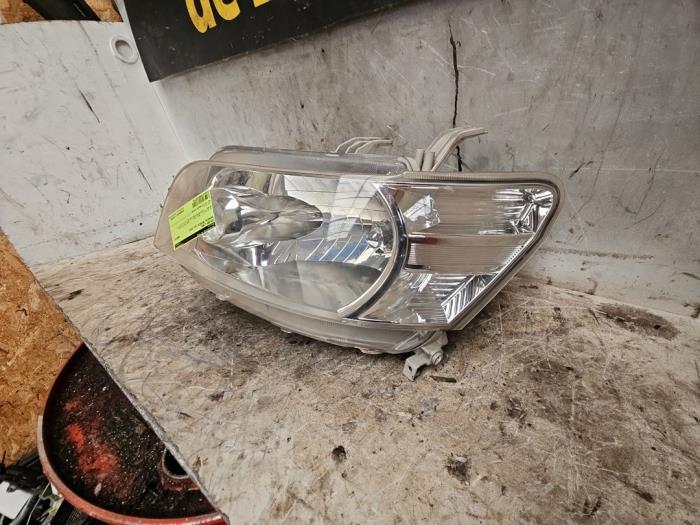 Headlight, left from a Daihatsu Materia 1.5 16V 2010