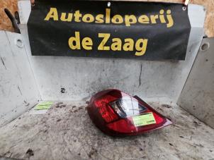 Używane Tylne swiatlo pozycyjne lewe Opel Corsa D 1.2 16V Cena € 50,00 Procedura marży oferowane przez Autodemontage de Zaag