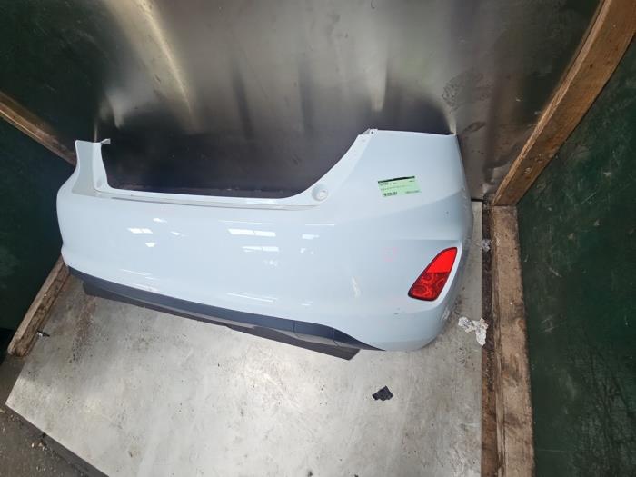 Parachoques trasero de un Ford Fiesta 7 1.0 EcoBoost 12V 100 2019