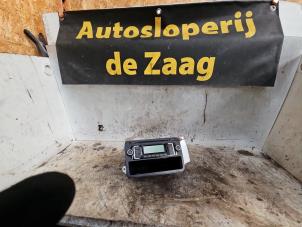 Używane Radio Volkswagen Golf V (1K1) 1.6 FSI 16V Cena na żądanie oferowane przez Autodemontage de Zaag