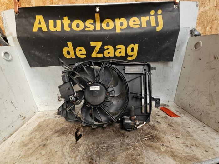 Gebrauchte Kühlerventilator Ford Focus 3 1.0 Ti-VCT EcoBoost 12V 125 Preis € 70,00 Margenregelung angeboten von Autodemontage de Zaag