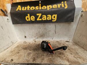Used Power steering pump Ford Fusion 1.4 16V Price € 30,00 Margin scheme offered by Autodemontage de Zaag