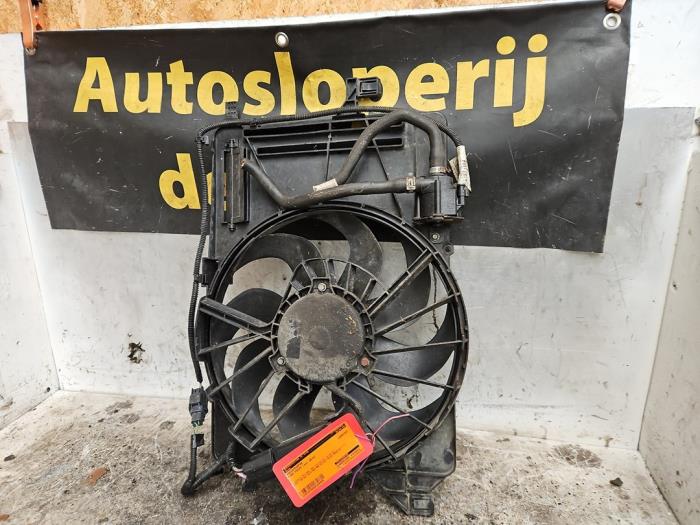 Gebrauchte Kühlerventilator Ford Focus 3 1.0 Ti-VCT EcoBoost 12V 100 Preis € 50,00 Margenregelung angeboten von Autodemontage de Zaag