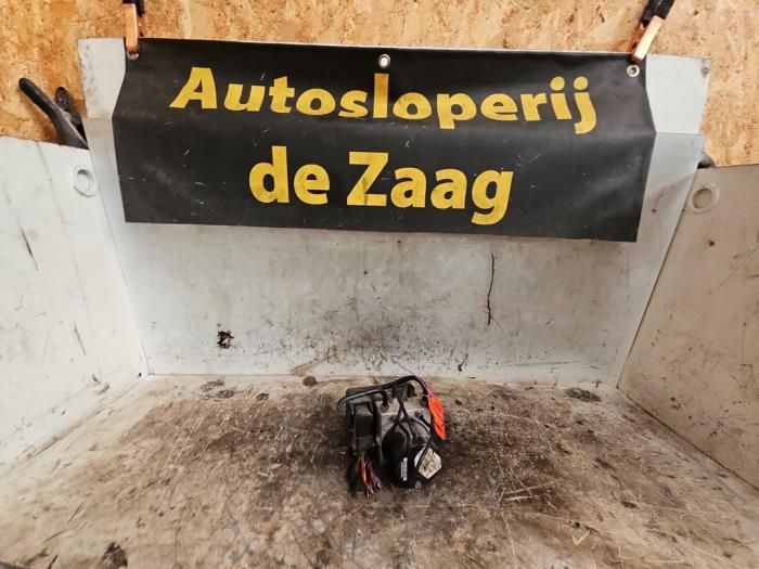 Begagnade ABS-pump Ford Focus 2 1.6 Ti-VCT 16V Pris € 100,00 Marginaltabell erbjuds av Autodemontage de Zaag