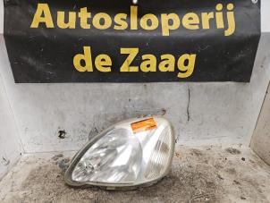 Used Headlight, left Toyota Yaris (P1) 1.3 16V VVT-i Price € 40,00 Margin scheme offered by Autodemontage de Zaag