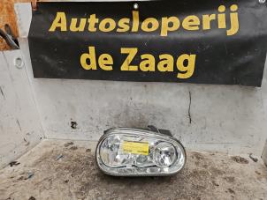 Used Headlight, right Volkswagen Golf IV (1J1) 1.6 Price € 35,00 Margin scheme offered by Autodemontage de Zaag
