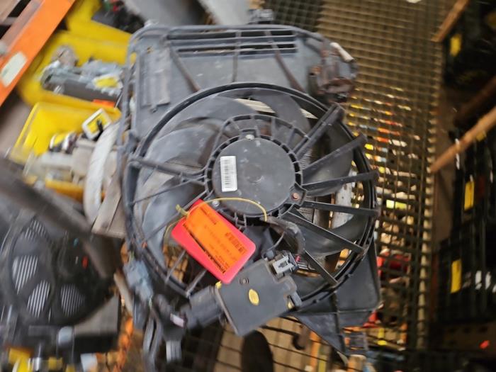 Gebrauchte Kühlerventilator Ford Focus 3 1.0 Ti-VCT EcoBoost 12V 125 Preis € 50,00 Margenregelung angeboten von Autodemontage de Zaag