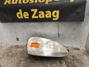 Used Headlight, right Volkswagen Golf V (1K1) 1.6 Price € 35,00 Margin scheme offered by Autodemontage de Zaag