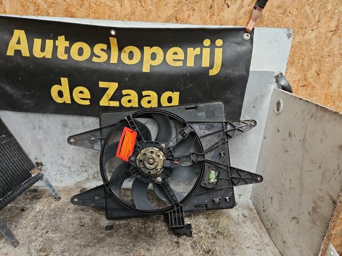Gebrauchte Kühlerventilator Fiat Doblo (223A/119) 1.6 16V Preis € 25,00 Margenregelung angeboten von Autodemontage de Zaag
