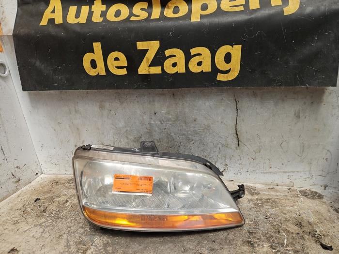 Używane Reflektor prawy Fiat Idea (350AX) 1.4 16V Cena € 65,00 Procedura marży oferowane przez Autodemontage de Zaag