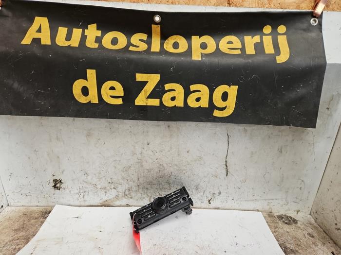 Begagnade Klimatpanel BMW Mini (R50/53) 1.6 16V Cooper Pris € 35,00 Marginaltabell erbjuds av Autodemontage de Zaag