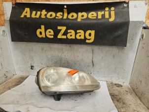 Used Headlight, right Volkswagen Golf V (1K1) 1.6 FSI 16V Price € 40,00 Margin scheme offered by Autodemontage de Zaag