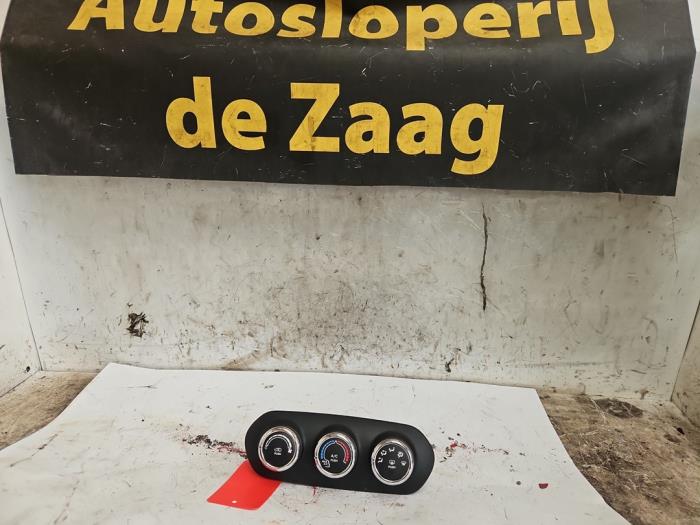Używane Panel climatronic Jeep Renegade (BU) 1.6 Multijet 16V Cena € 70,00 Procedura marży oferowane przez Autodemontage de Zaag