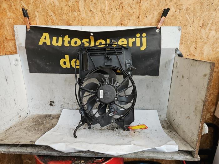 Gebrauchte Kühlerventilator Ford Focus 3 1.0 Ti-VCT EcoBoost 12V 125 Preis auf Anfrage angeboten von Autodemontage de Zaag