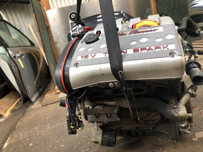Motor van een Alfa Romeo 147 (937) 1.6 Twin Spark 16V 2008