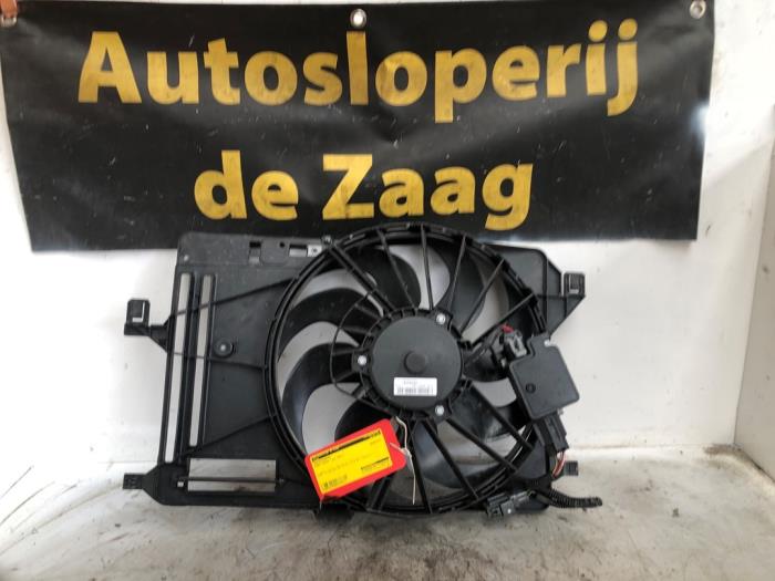 Gebrauchte Kühlerventilator Ford Focus 3 1.0 Ti-VCT EcoBoost 12V 125 Preis € 70,00 Margenregelung angeboten von Autodemontage de Zaag