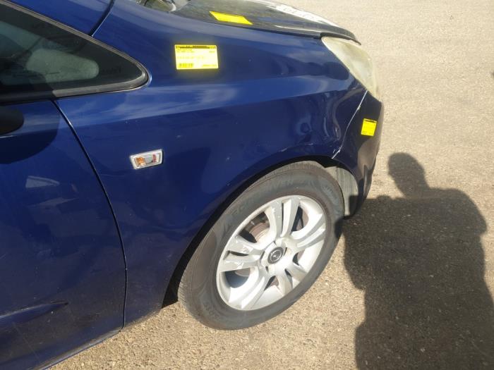 Aile avant droite d'un Opel Corsa D 1.2 16V 2008
