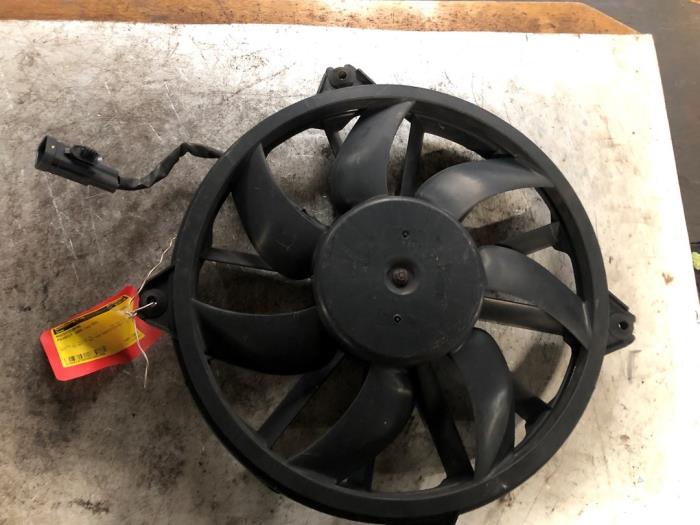 Gebrauchte Kühlerventilator Peugeot 3008 I (0U/HU) 1.6 16V THP 155 Preis € 40,00 Margenregelung angeboten von Autodemontage de Zaag