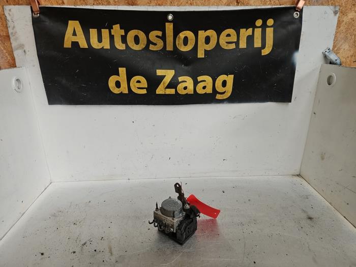 Begagnade ABS-pump Daihatsu Cuore (L251/271/276) 1.0 12V DVVT Pris € 75,00 Marginaltabell erbjuds av Autodemontage de Zaag