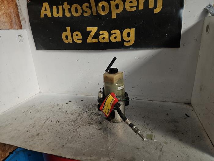 Usagé Pompe de direction Ford Focus 2 Wagon 2.0 16V Prix € 60,00 Règlement à la marge proposé par Autodemontage de Zaag