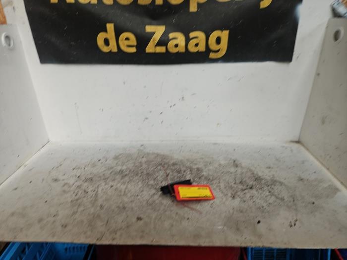 Używane Wtyczka USB Seat Leon (1P1) 1.4 TSI 16V Cena € 10,00 Procedura marży oferowane przez Autodemontage de Zaag