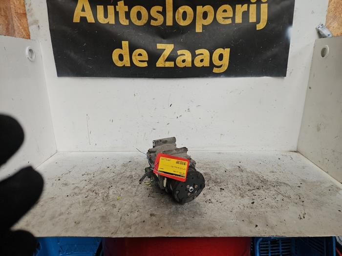 Usagé Pompe clim Ford Focus 1 1.4 16V Prix € 50,00 Règlement à la marge proposé par Autodemontage de Zaag