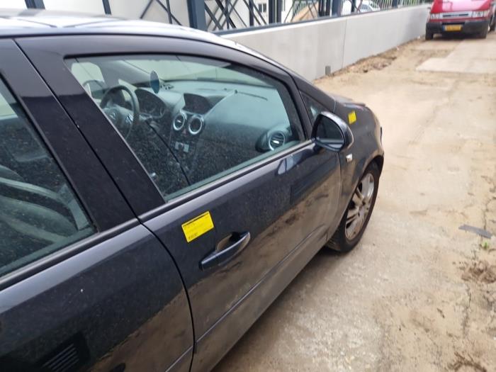 Kotflügel rechts vorne van een Opel Corsa D 1.2 16V 2007