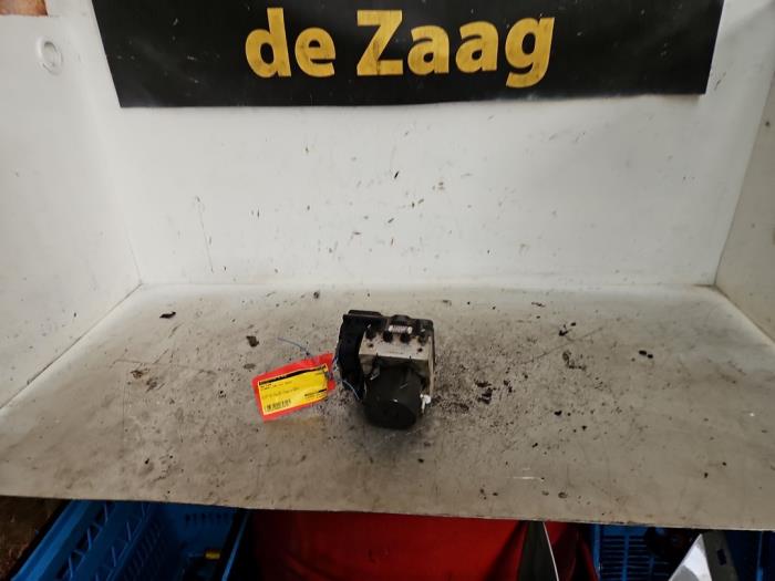 Begagnade ABS-pump Hyundai i20 1.2i 16V Pris € 150,00 Marginaltabell erbjuds av Autodemontage de Zaag